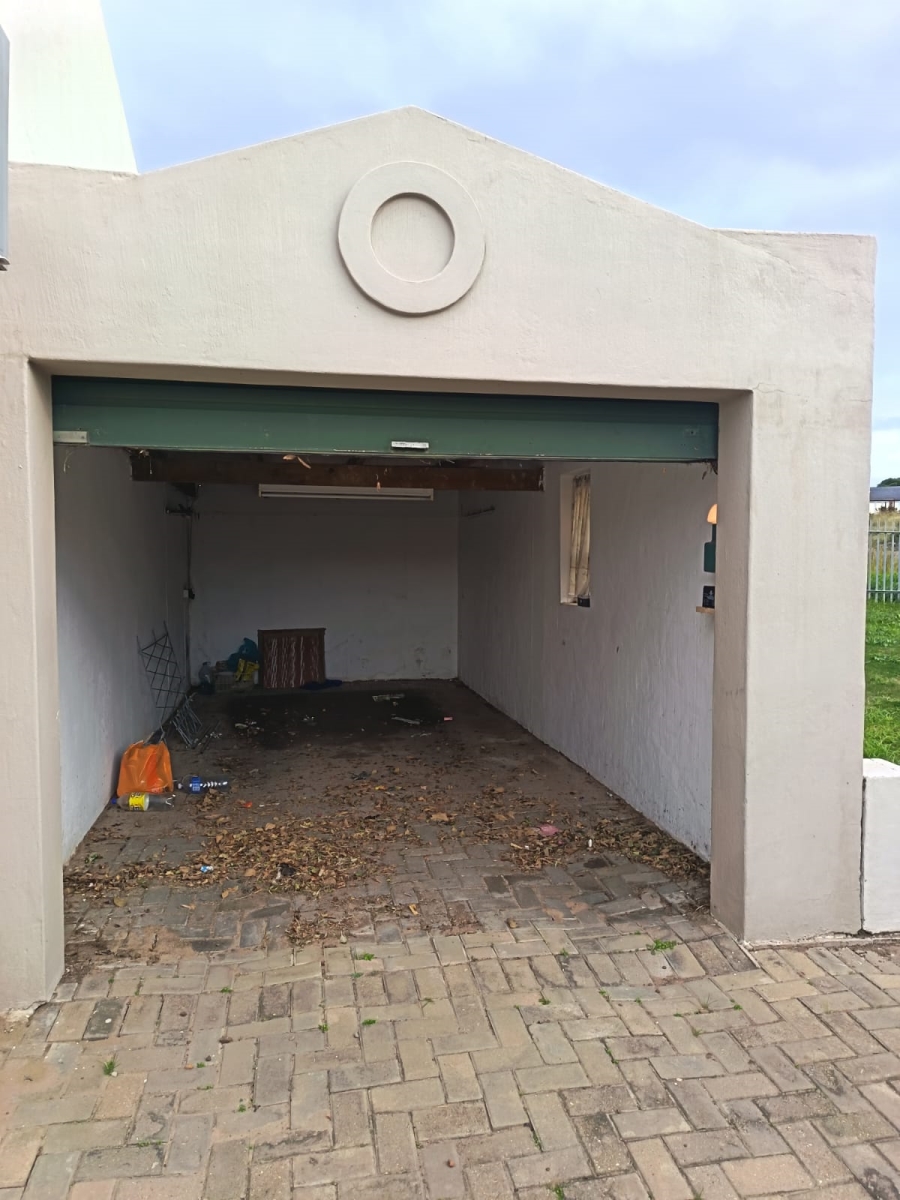 To Let 2 Bedroom Property for Rent in Wavecrest Eastern Cape
